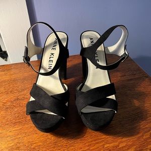 Anne Klein black strap sandals size 10
